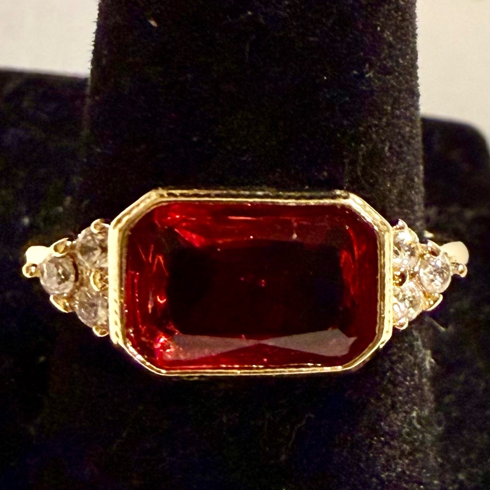 Ring - sz 8 gold tone w/large red rhinestone & tiny clear rhinestones. New! BOGO - Picture 4 of 12